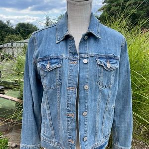 Old Navy Classic Fit Denim Jacket. Size L. Medium Wash